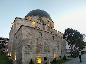 Taşhoron Kilisesi(Surp Yerrortutyun))